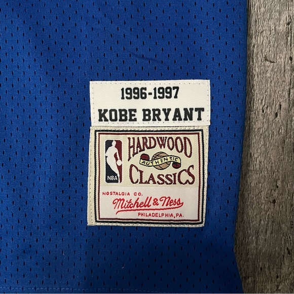 Los Angeles Lakers Kobe Bryant Jersey - Picture 4 of 4